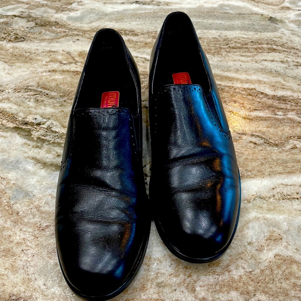 Munro black leather shoes